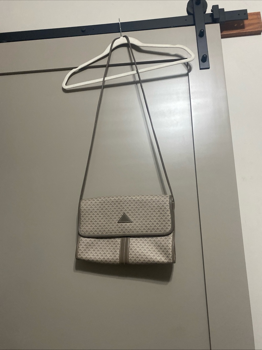 Vintage 80’s Liz Claiborne Beige Crossbody with Brown Trim Detail